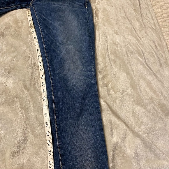 Lots and lots of jeans - Picture 14 of 16